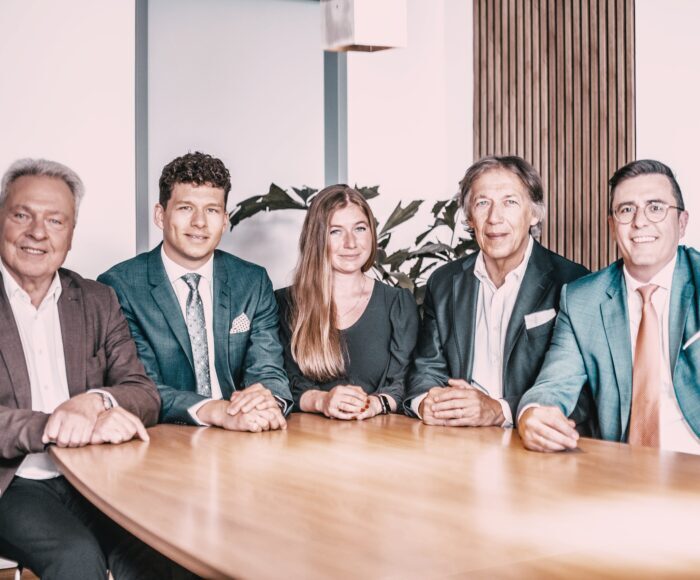Vergleich der Unternehmensformen EWIV und GmbH: Vor- und Nachteile, rechtliche Aspekte, Haftung und Steuern