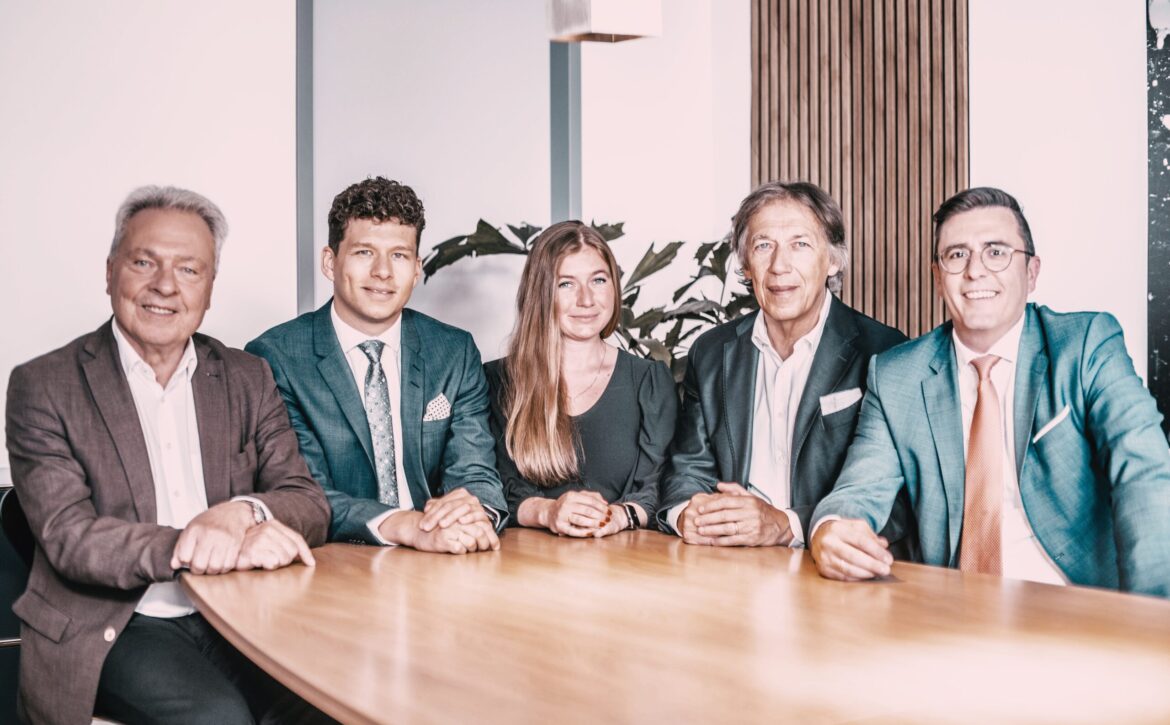 Vergleich der Unternehmensformen EWIV und GmbH: Vor- und Nachteile, rechtliche Aspekte, Haftung und Steuern